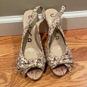 Peep toe flower printed cork heel